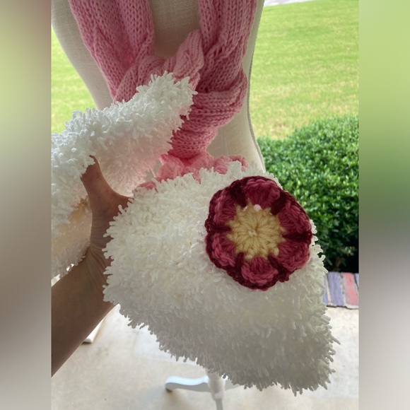 Lorelai Gilmore Lorelai Floral Scarf Completely handmade - Picture 12 of 12